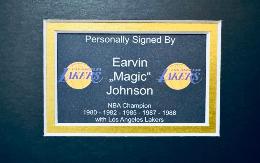 洛杉磯湖人 - NBA - Magic Johnson - 签名定制球衣 / 豪华相框 / Beckett  #4.3
