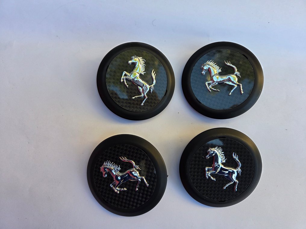 Ανταλλακτικό αυτοκινήτου - Ferrari - n.4 HUBCAP wheels Coppette ruota carbonio FERRARI LAFERRARI 306689 - After 2000 #1.0