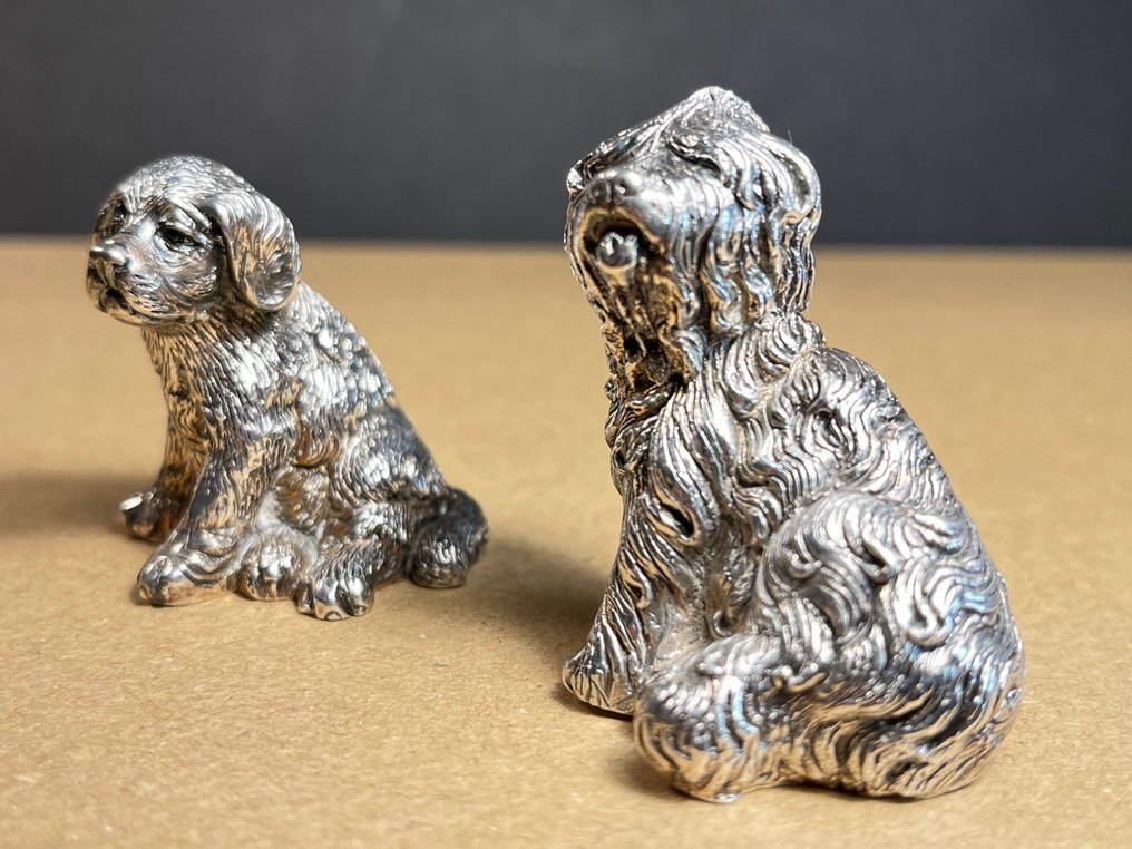 Fratelli Magrino - Szobor, Coppia di cani, Bobtail e San Bernardo- Firenze anni '80 - 5 cm - Argento 925 laminált #1.0