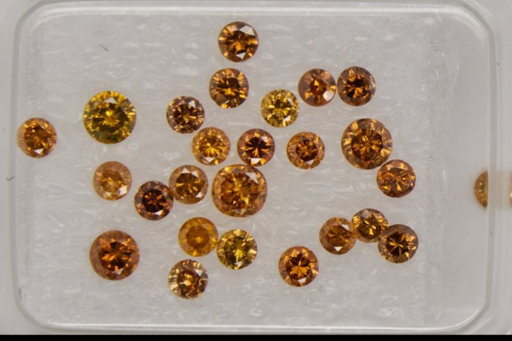 Ingen mindstepris - 26 pcs Diamant (Farvebehandlet) - 0.85 ct - Rund Blandet gul, Orange - I1, I2, I3, SI1, SI2 - Gem Report Antwerp (GRA) #4.3