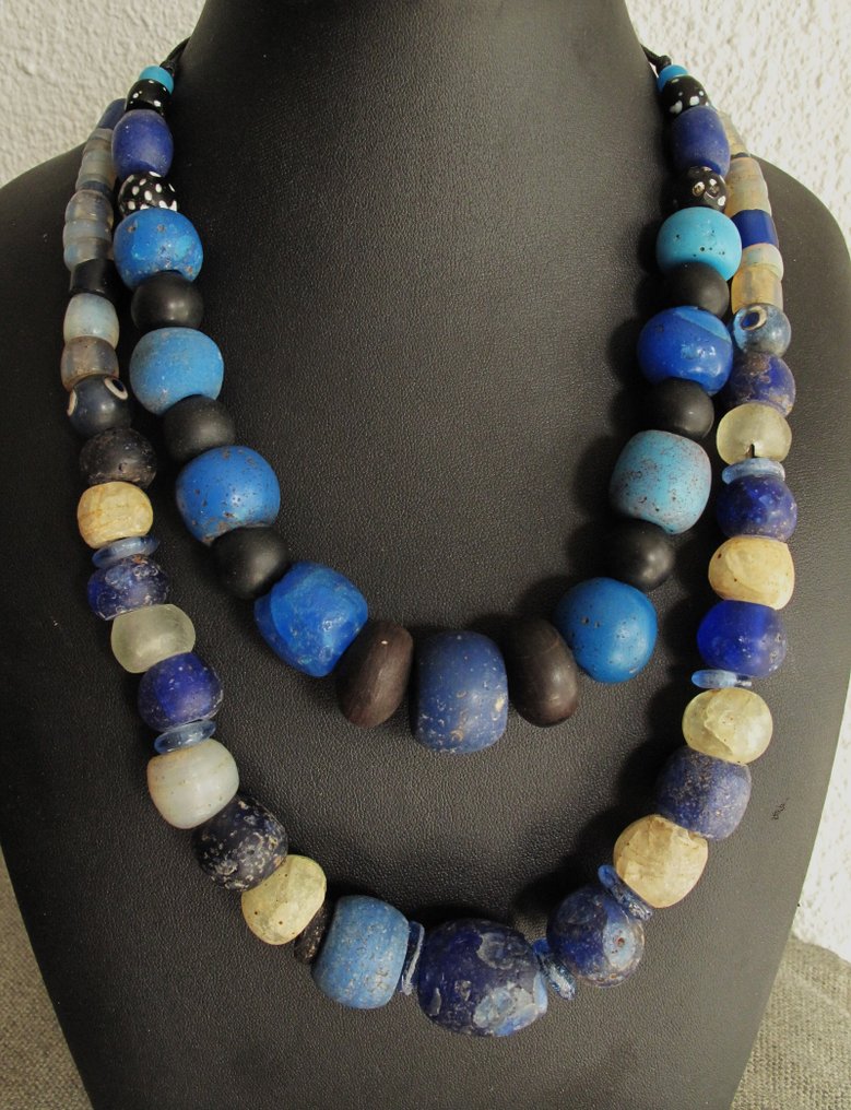 Μετα-μεσαιωνική Γυαλί 2 σειρές από παλιά γυάλινα μαργαριτάρια. (χωρίς τιμή ασφαλείας) #1.0