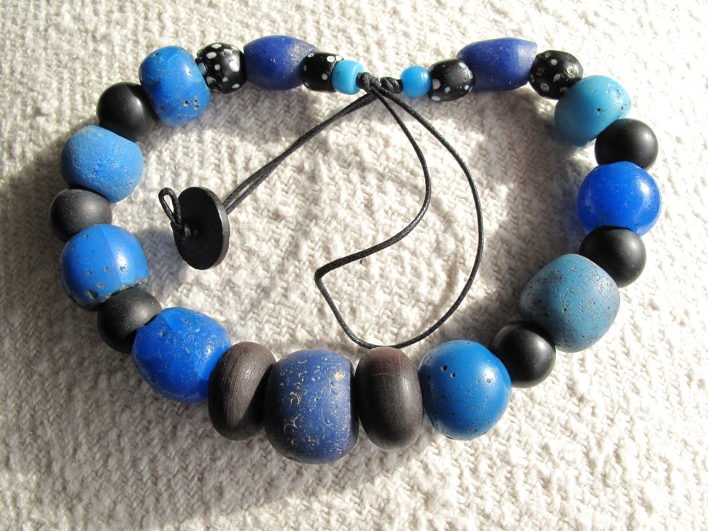 Μετα-μεσαιωνική Γυαλί 2 σειρές από παλιά γυάλινα μαργαριτάρια. (χωρίς τιμή ασφαλείας) #4.3