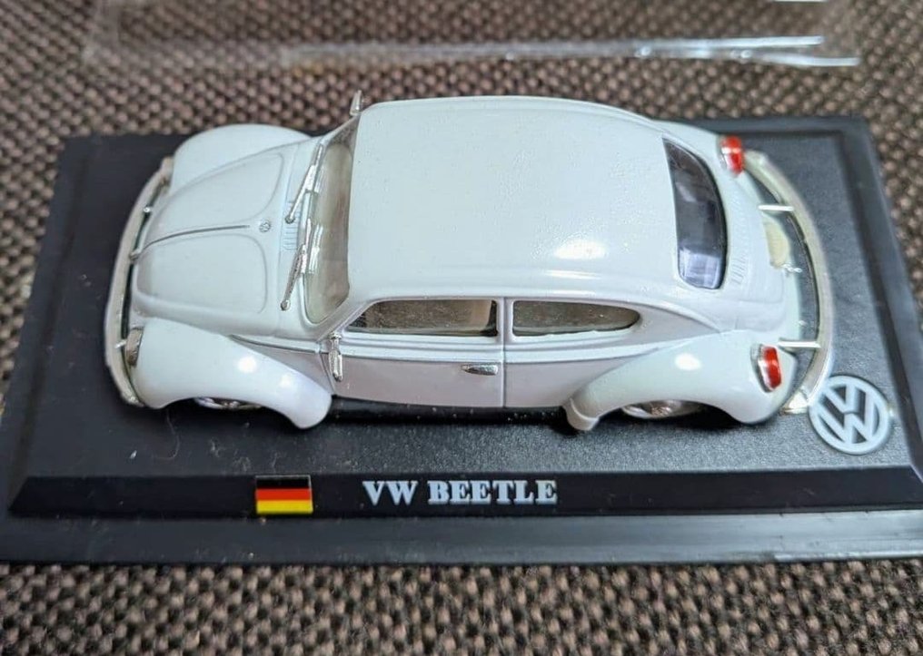 Set of 3 Vintage Die-Cast Model Cars – VW Beetle, VW 1200 (1951), Subaru 360 (1967) – with Display - Modellino di auto #1.0