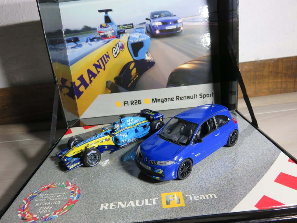 Norev 1:43 - Model sports car (3) - Coffret sortie Renault Megane RS et F1 R26 - Limited edition of 1,000 copies with two scale figurines, including Alonso. #1.0