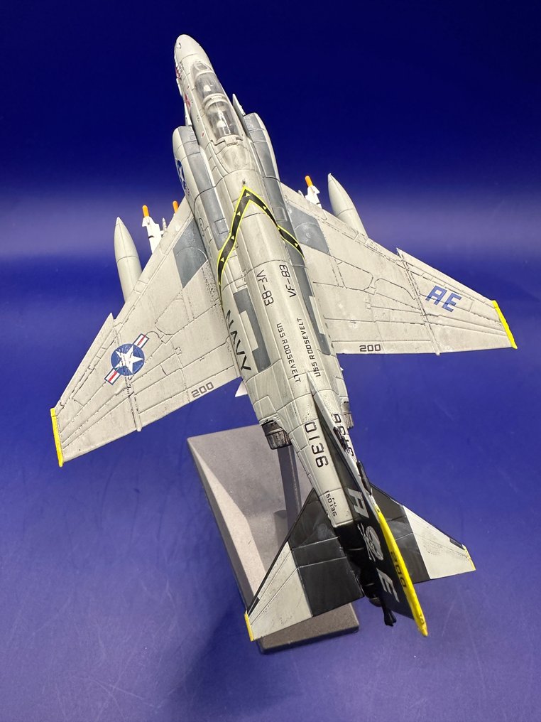1:100 - Model plane - McDonnell Douglas F-4C Phantom II N1 - USA Marine livery USS Roosevelt #4.3