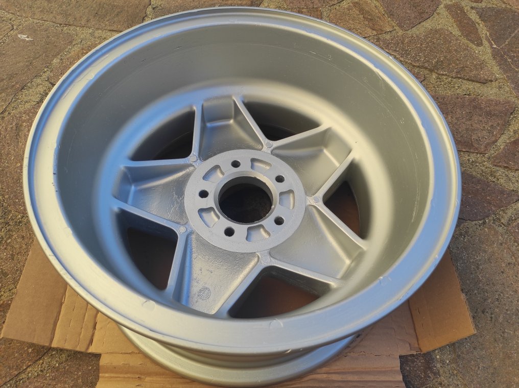 圆圈 - Ferrari - Cerchio 7½x15 Cromodora for 365 gt 2+2, 365 GTC4, 365gtb4 Daytona, 365gt4 2+2, 400gt - NOS #4.3
