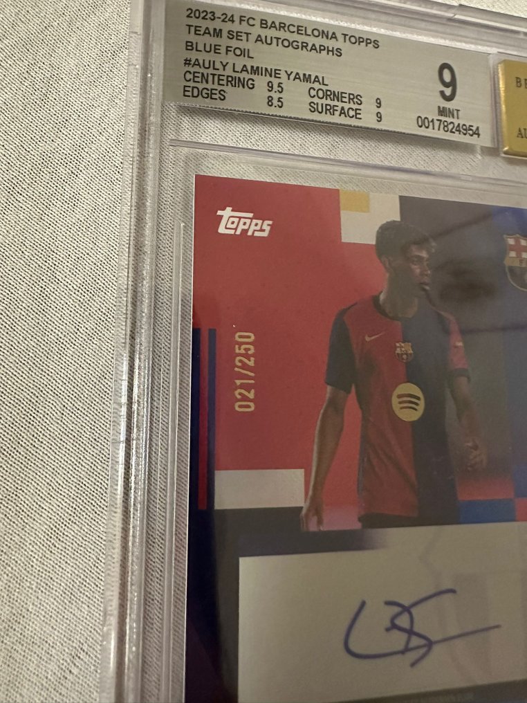 2023/24 Topps FC Barcelona Team Set Lamine Yamal Autograph /250 ROOKIE - Beckett 10 Graded card #4.3