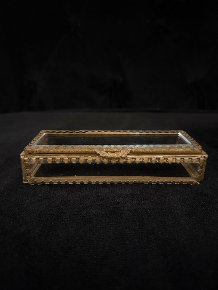 Boîte à bijoux - Napoleon III - Boîte à bijoux en verre rectangulaire longue, en laiton doré – renaissance Napoléon III (1970–2000) #1.0