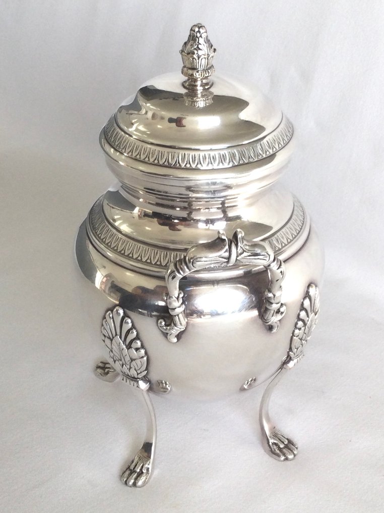 Elegante antieke verzilverde suikerpot met sierlijke Empirische rocaille versieringen - Sugar pot - Sleek model and is elevated on four elegant legs. #4.3