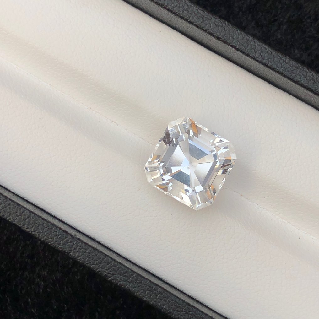 Zonder minimumprijs - 1 pcs Kleurloos Beril - 8.52 ct - Gemological Institute of America (GIA) #2.1