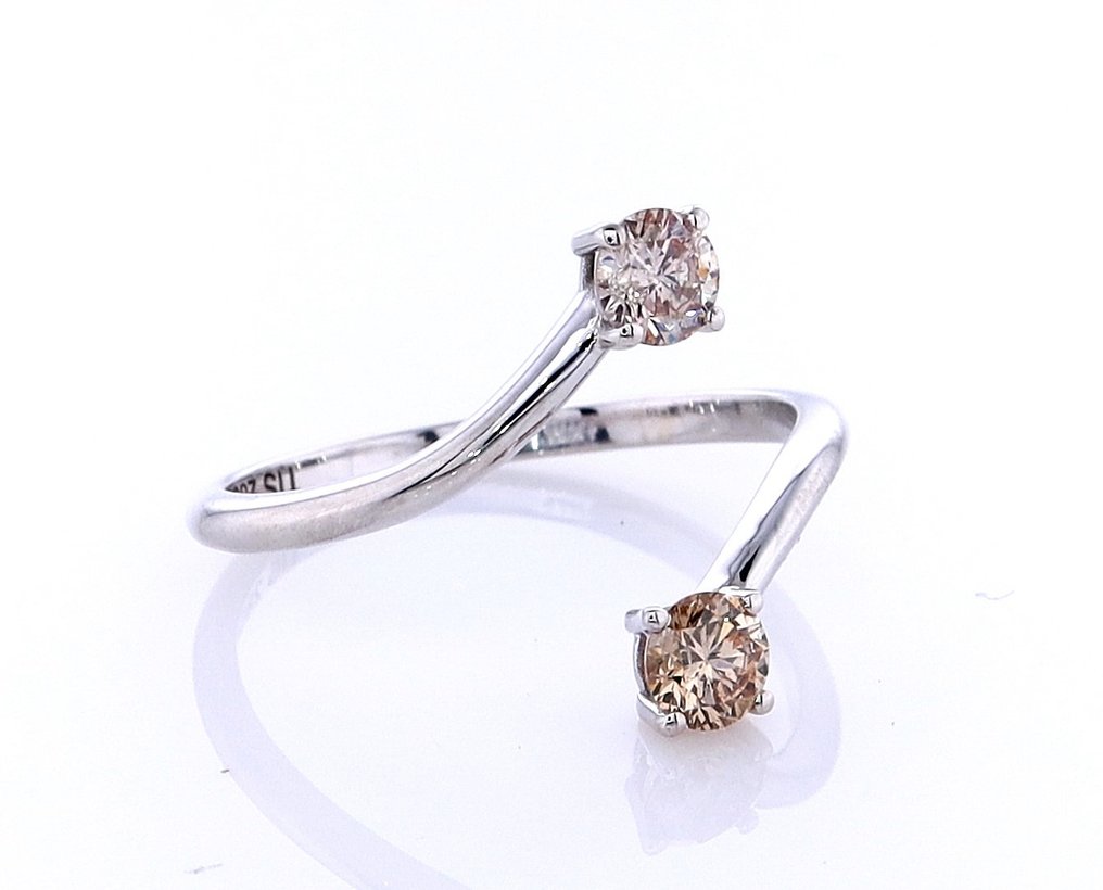 Ei pohjahintaa - Sormus - 14 kt. Valkokulta - 0.71ct. tw. Timantti (Luonnonvärinen) #1.0