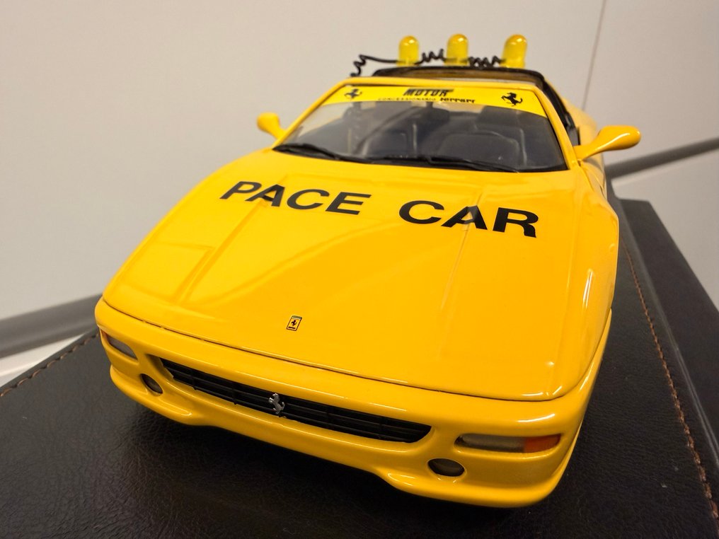 TailorMade 1:18 - Αυτοκίνητο μοντελισμού - Ferrari F355 Berlinetta Pace Car #2.1