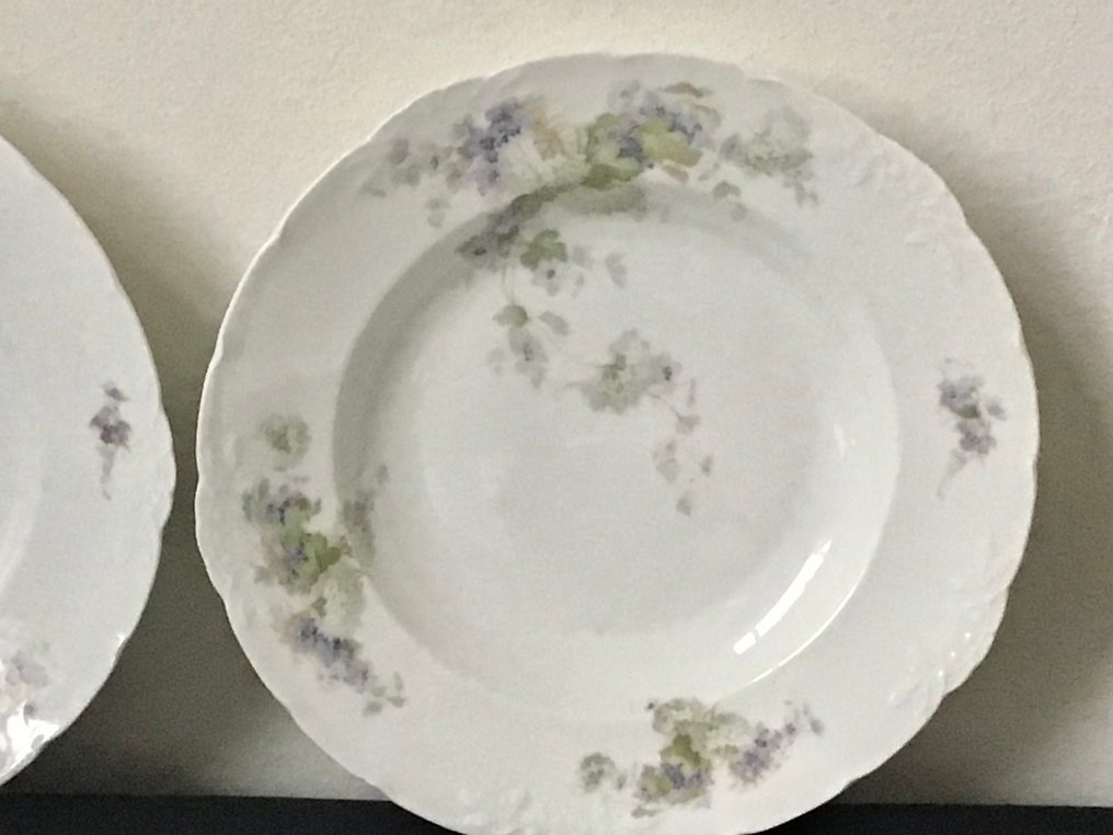 Thomas & Ens (Th. U. E.) - Σερβίτσιο δείπνου (10) - Βαθιά πιάτα από πορσελάνη, χειροποίητα ζωγραφισμένα σε στυλ Art Nouveau με μοβ και λευκά λουλούδια. #2.1