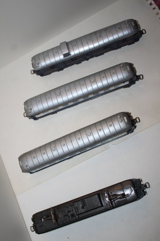 Lima H0 - 8027 - Conjunto de comboios (4) - Série 150 + 3 carros ciwl - NMBS #1.0