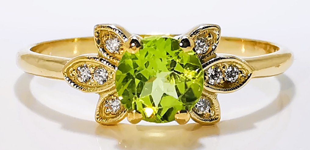 No reserve price - Ring - 14 kt. Yellow gold - 0.44ct. tw. Peridot - Diamond #1.0