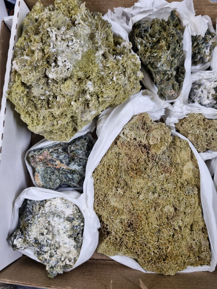 Big Lot HQ Επιφωσάτες Συστάδες 15,5 - 4 εκ. Σύμπλεγμα κρυστάλλων- 4 kg #3.2