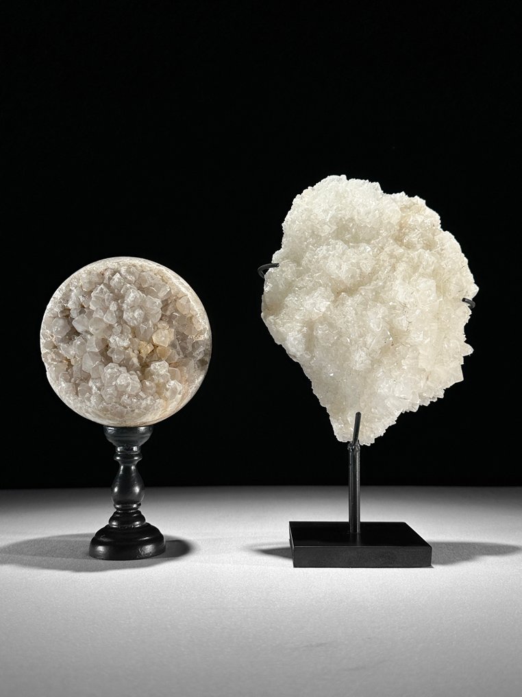 NO RESERVE PRICE - Wonderful Pair of Quartz & Calcite- Sphere & Crystal Cluster on custom stands- 3500 g - (2) #1.0