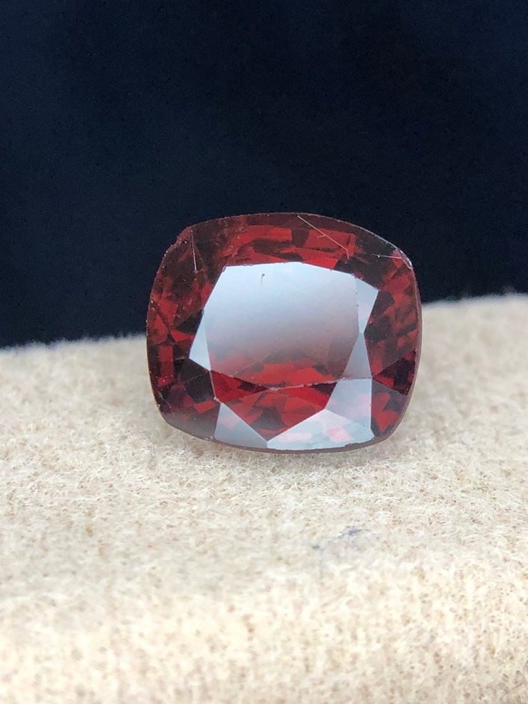 Nincs minimálár - 1 pcs Piros Spinell - 2.38 ct - Nemzetközi Színes Drágakő Szövetség (ICA GemLab) - Csodálatos spinel darab. #1.0