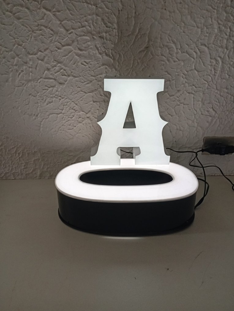 Lamp (2) - Metal, Plastic #2.1