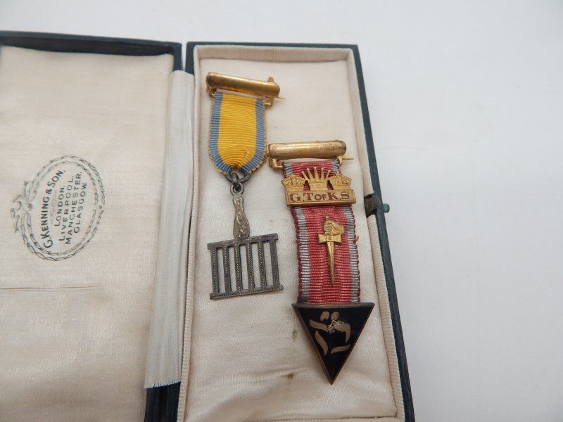 Reino Unido - Crachá - masonic 2 small antique jewels in box - Início do século XX (WW I) #1.0
