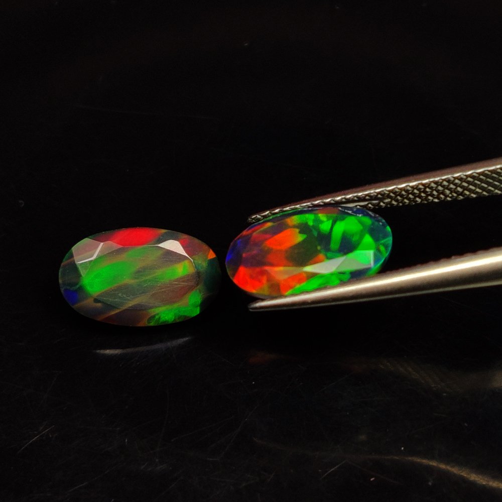 无底价 3.55 克拉天然黑火彩蛋白石对 弧面形- 1.77 g #1.0