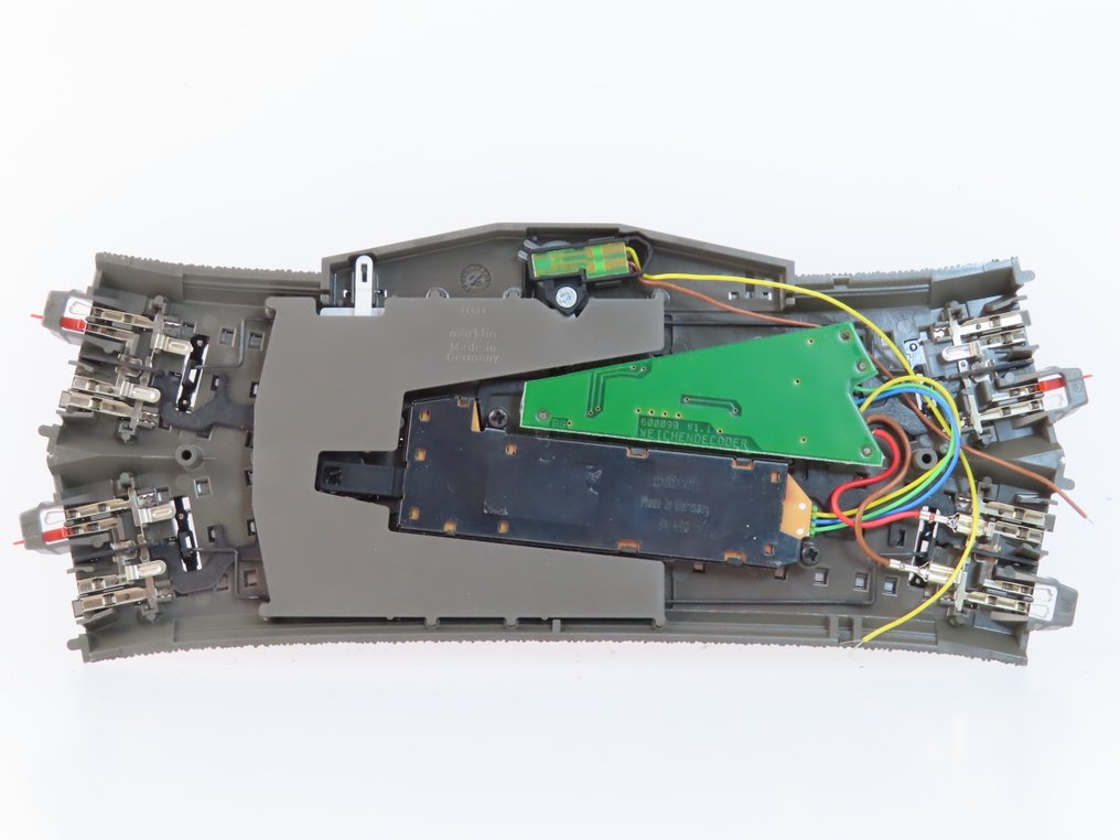 Märklin H0 - 24620 - Model train tracks (1) - English crossover with electric drive, digital decoder and lighting, C-rail #1.0