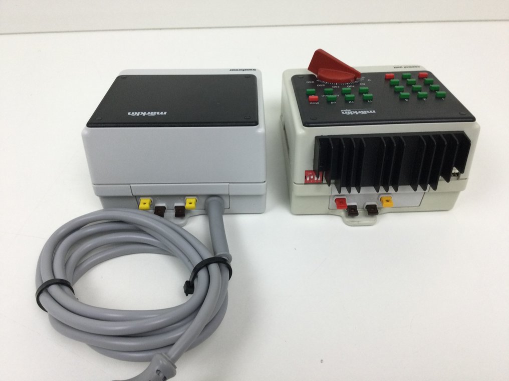 Märklin H0 - 6002/6021 - Unidade de controlo digital (2) - Unidade de controle digital e um transformador de 52VA #4.3