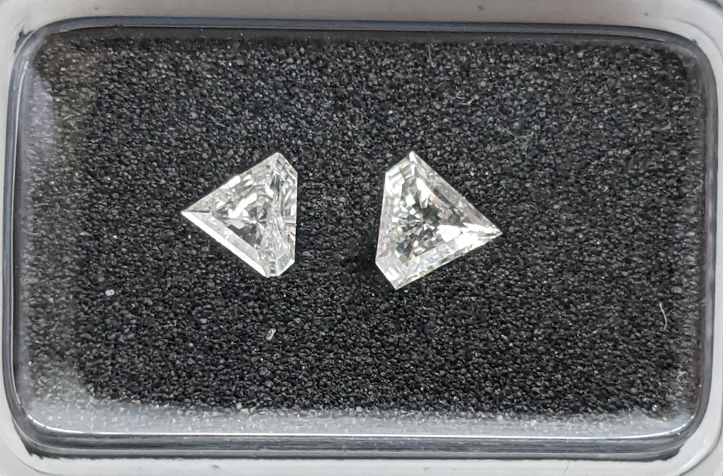 No reserve price - 2 pcs Diamond (Natural) - 0.34 ct - Triangle - D (colourless), E - VS2, I1 - Gemmological Centre Israel (G.C.I.) #1.0