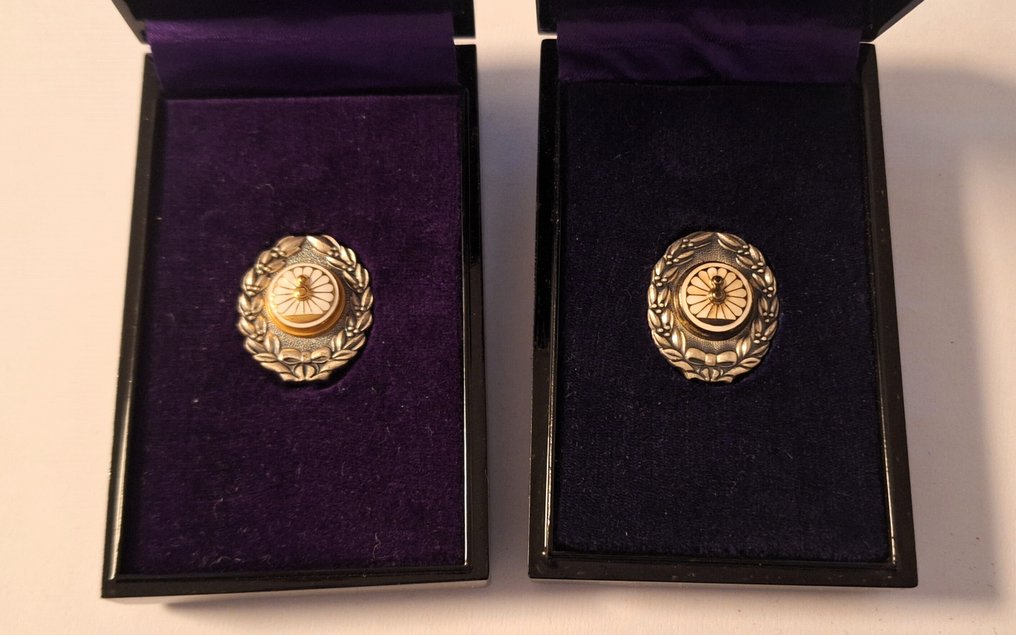 日本 - 陸軍/步兵 - 獎牌 - Two Japanese Military Transport Silver and gold Medals with lacuered special boxes with gold #1.0