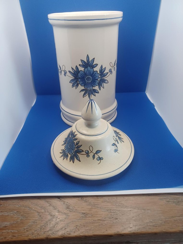 Decorative ornament (2) - Saint Clement - France - Two pots of apothecary. #2.1