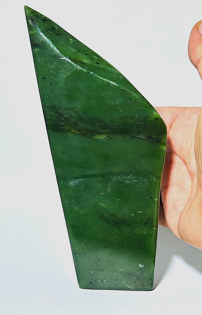 Rare deep green nephrite jade freeform sculpture – High-Grade Collectible - Height: 177 mm - Width: 73 mm- 754 g - (1) #3.2