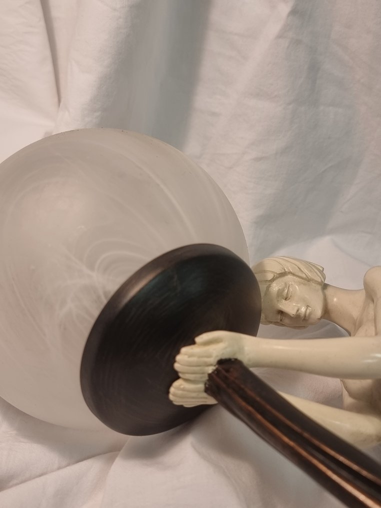 G. Tupton - Figurine table lamp - Glass - In the style of Art Deco #4.3