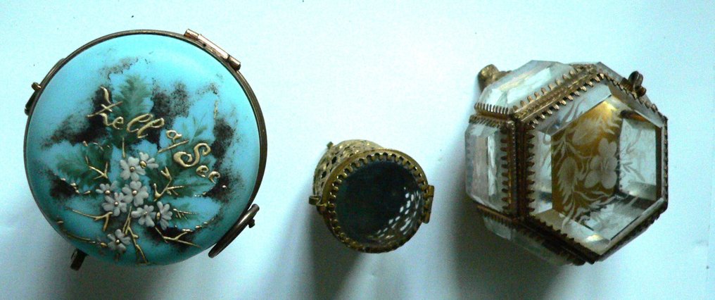 unbekannt - Βάζο με καπάκι (3) - Φυσημένο από το στόμα - Υαλογράφημα - Γυάλινα κουτιά για κοσμήματα. #1.0