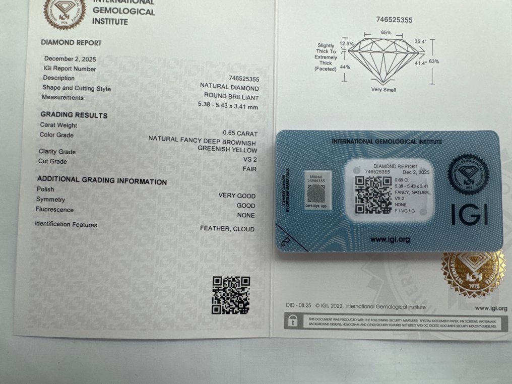 沒有保留價 - 1 pcs 鑽石  (天然彩色)  - 0.65 ct - 圓形 - Fancy deep 淡綠色, 淡褐色, 黃色 - VS2 - 國際寶石學院（International Gemological Institute (IGI)） #3.2