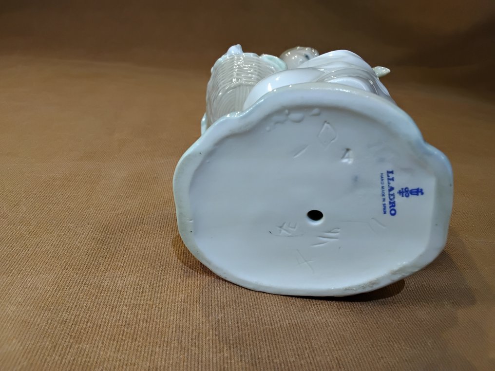 Lladró - 玩具人偶 - Mädchen mit Lamm - 瓷 #2.1