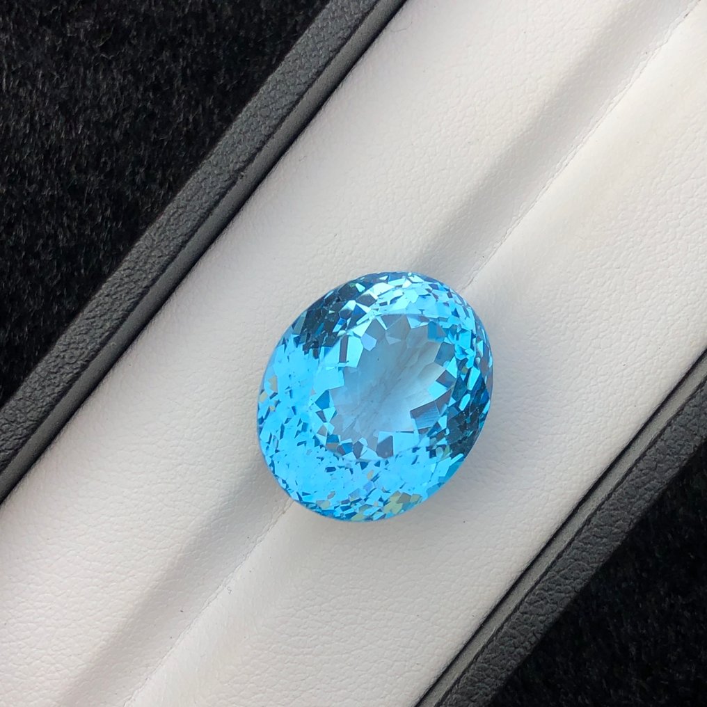 Fără preț de rezervă - 1 pcs Albastru Topaz - 34.51 ct - IGI (Institutul gemologic internațional) #2.1