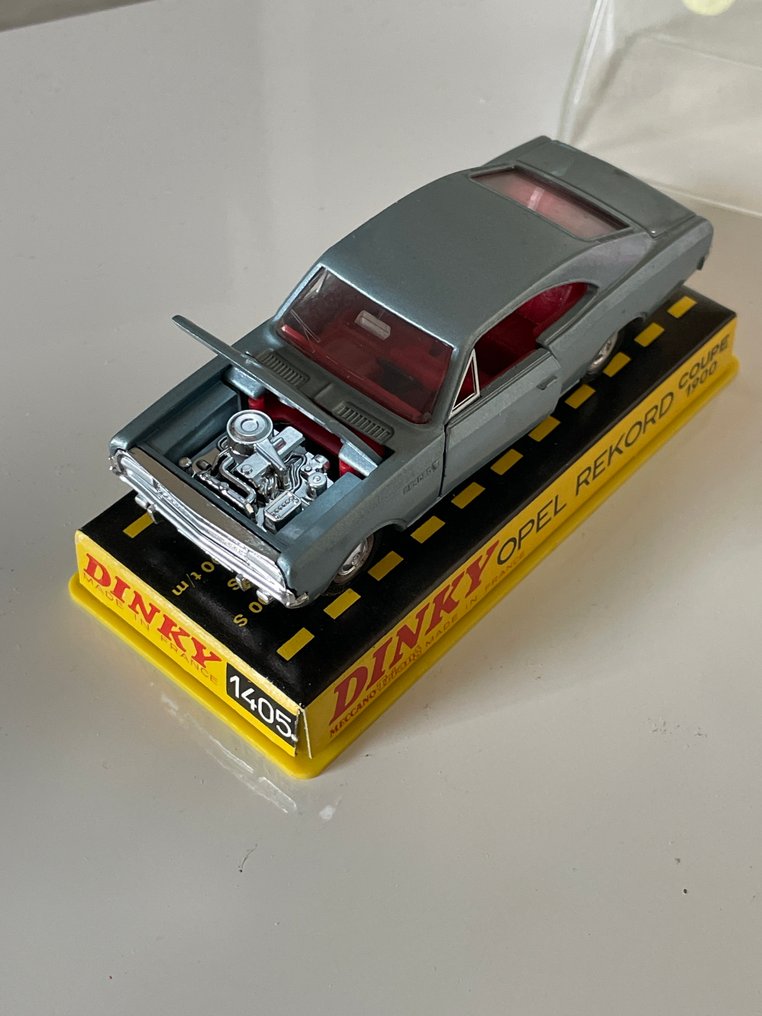 Dinky Toys 1:43 - Modelauto - 1405 - Opel Rekord coupé 1900, Cased - Gemaakt in Frankrijk #1.0