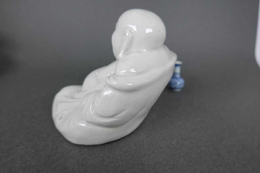 Figuur - Happy Buddha/Putai/Budai - Blanc de Chine (Dehua, Fujian 18th/19th century) - Porselein - China - Qing Dynastie (1644-1911) (Zonder minimumprijs) #3.2