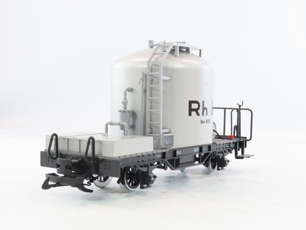 LGB G - 4025 - Vagón de tren de mercancías a escala (1) - Vagón cisterna de dos ejes con impresión 'Rh B'. - RhB #1.0