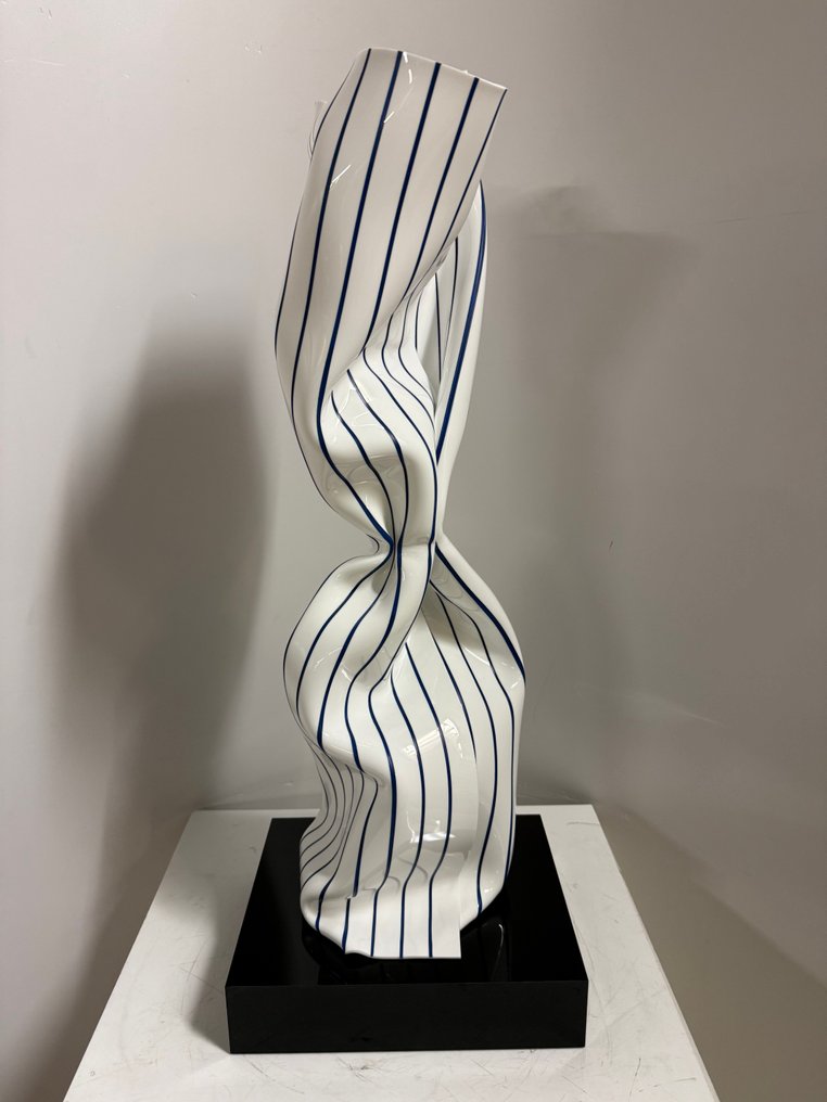 Laurence Jenkell (1965) - Wrapping Twist Blanc Rainures Bleues #4.3