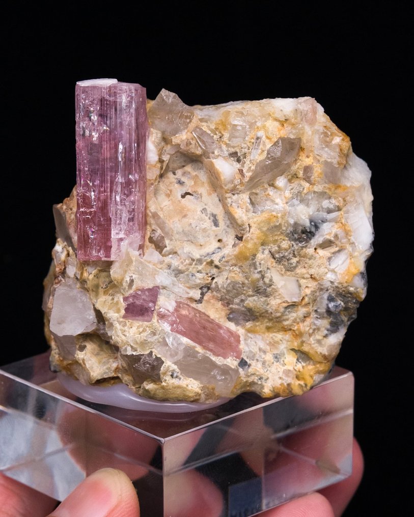 Zeer grote 3,5 cm imperial topaas kristal. gelegen op een marmeren matrix - Hoogte: 5.3 cm - Breedte: 5.3 cm- 176 g - (1) #2.1