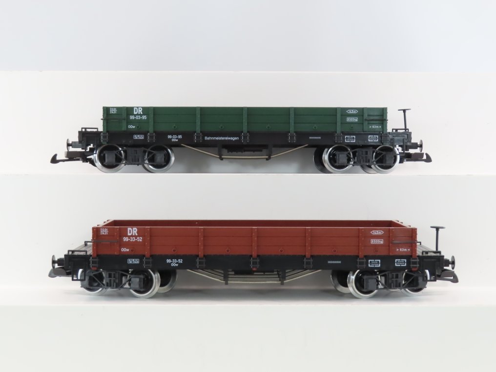 LGB G - 42610 - Τρένο μοντελισμού μεταφοράς εμπορευμάτων (1) - 2-τεμάχιο σετ με 4-άξονες χαμηλούς ανοιχτούς πίσω φορτηγούς με μπαλκόνι. - DR (DDR) #2.1