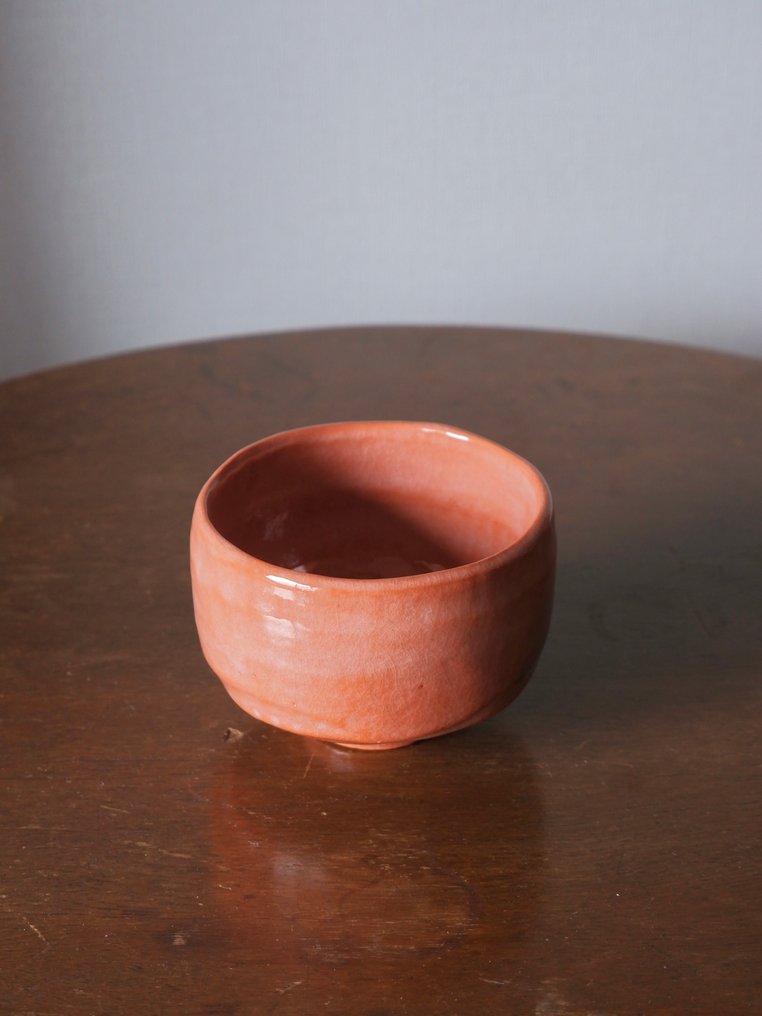 Sasaki Shōraku (佐々木昭楽) - 茶碗 - 佐佐木翔乐 – 签名友箱的赤乐茶碗 - 陶瓷 - 茶碗 #1.0