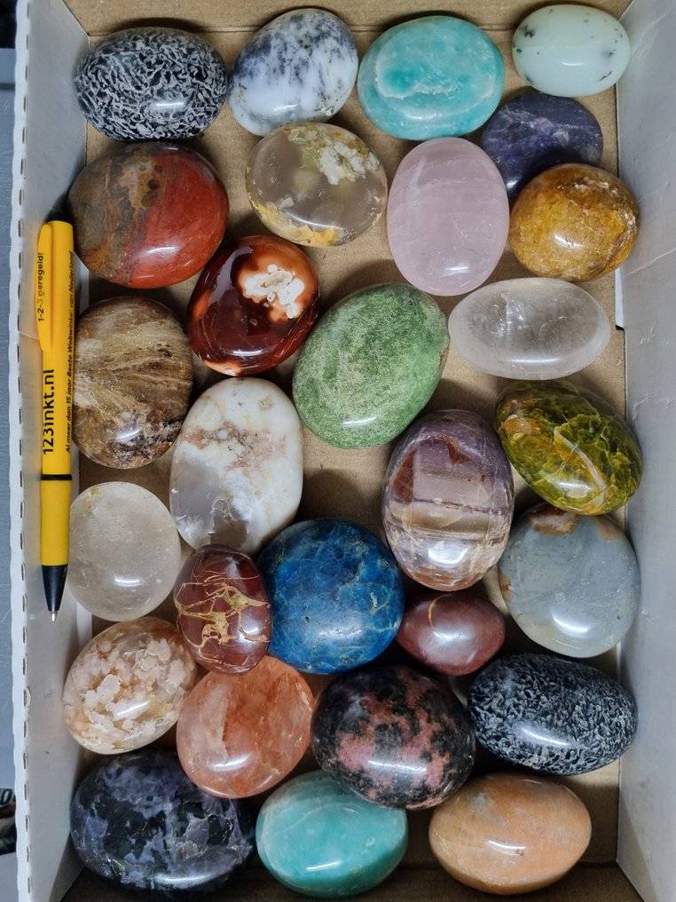 Big Lot HQ palm stones, different minerals 6.7 - 4.3 cm Freeform- 2.5 kg #1.0