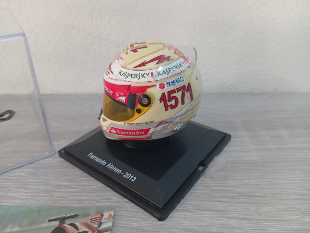 Ferrari - Fernando Alonso - 2013 - Maßstab 1/5 Helm #1.0
