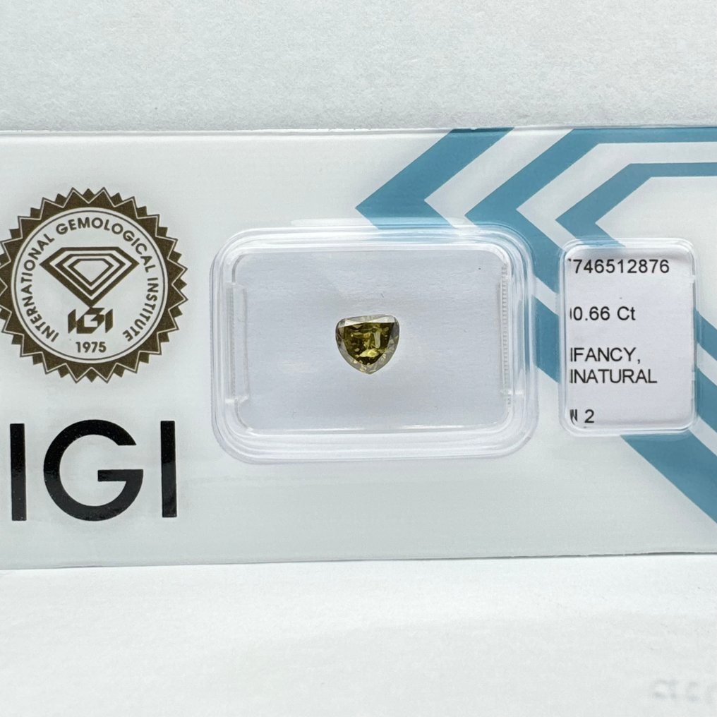 Zonder minimumprijs - 1 pcs Diamant (Natuurlijk gekleurd) - 0.66 ct - Peer - Fancy deep Groenachtig Geel - P2 - International Gemological Institute (IGI) #4.3
