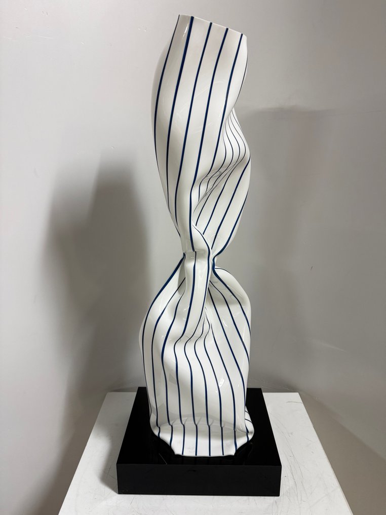 Laurence Jenkell (1965) - Wrapping Twist Blanc Rainures Bleues #1.0
