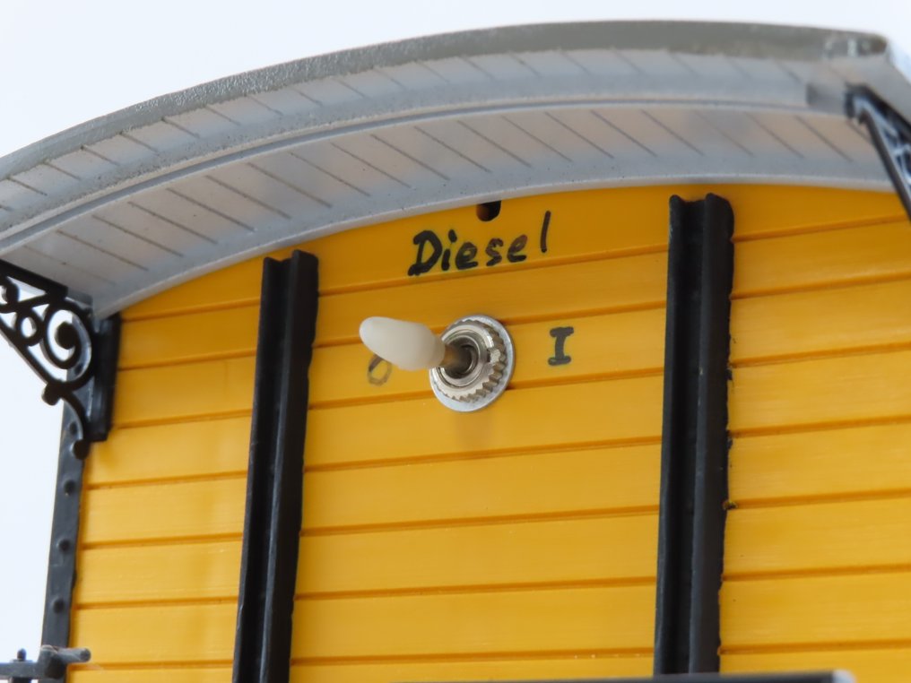 LGB G - 4034 - Model wagonu towarowego (1) - Dwupokładowa zamknięta wagon towarowy z dźwiękiem diesla - DB #3.2