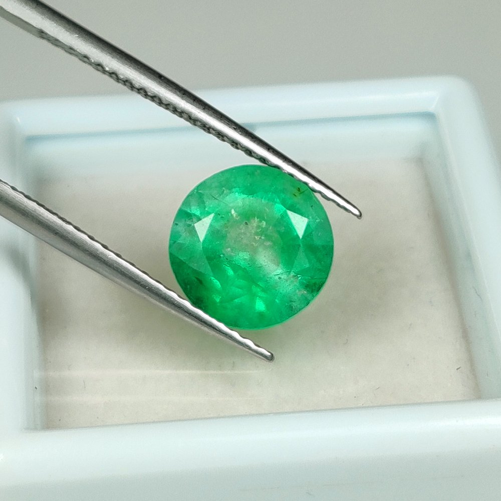 1 pcs  Green Emerald  - 2.21 ct - International Gemological Institute (IGI) - Wonderful Quality ! #4.3