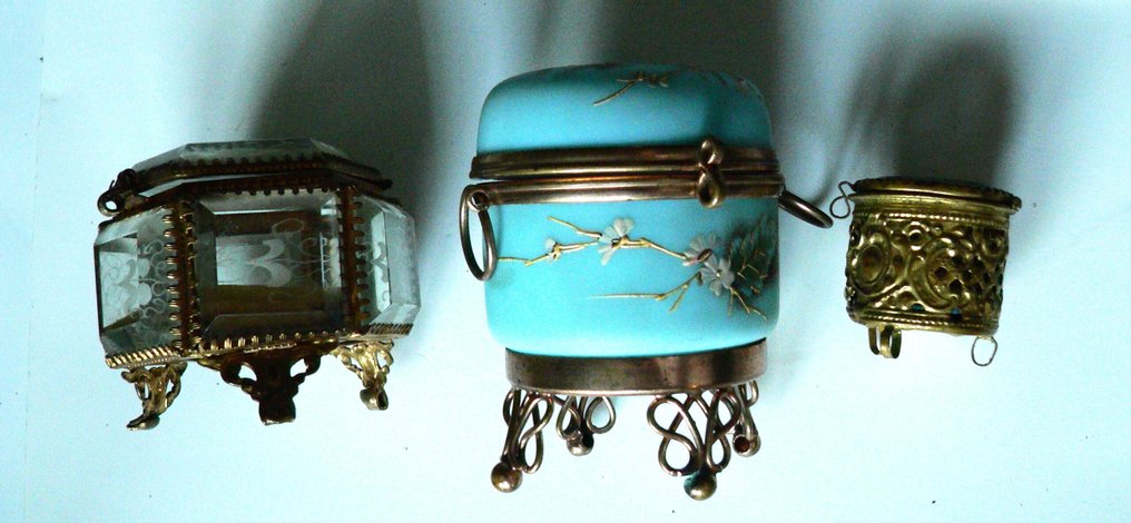 unbekannt - Βάζο με καπάκι (3) - Φυσημένο από το στόμα - Υαλογράφημα - Γυάλινα κουτιά για κοσμήματα. #1.0